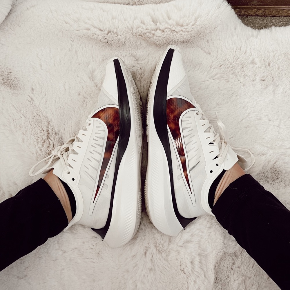Nike zoom gravity running shoe